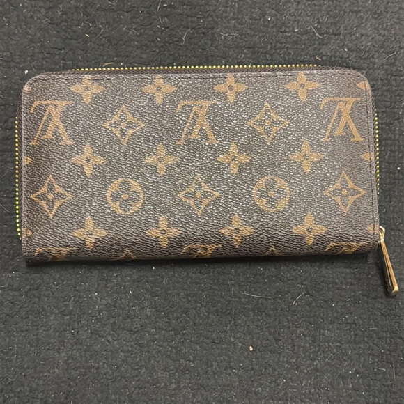 Louis Vuitton Wallet - Picture 2 of 4